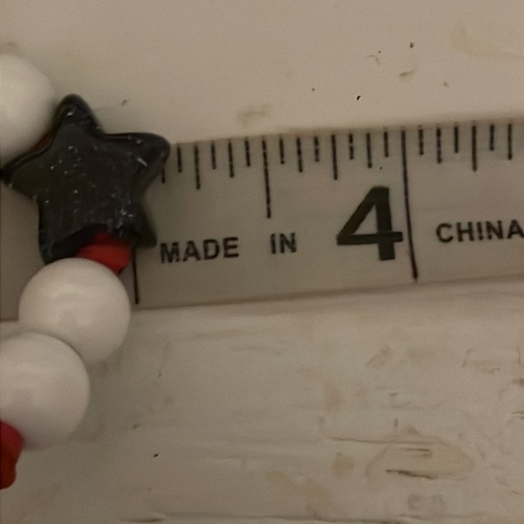 6” red white & blue beaded stackable stretch bracelet w/19 round & star beads - Picture 9 of 10